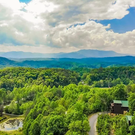 Moonlight Getaway, Hot Tub, Amazing Views, 1089 Free Tickets Each Paid Day, Dollywood And More
